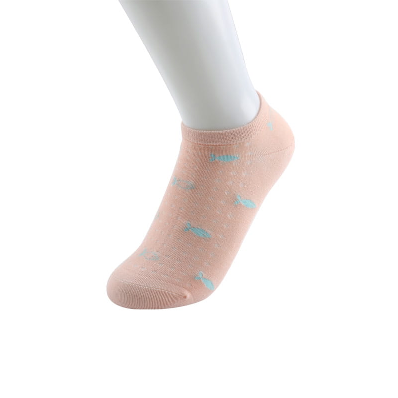 Casual et commodus super piscem sericum mollem florem manus sutura socks feminae navi