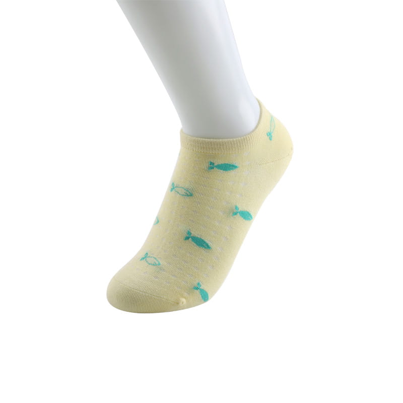 Casual et commodus super piscem sericum mollem florem manus sutura socks feminae navi