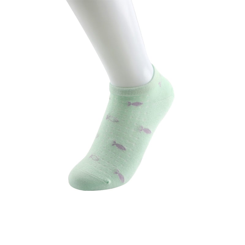 Casual et commodus super piscem sericum mollem florem manus sutura socks feminae navi