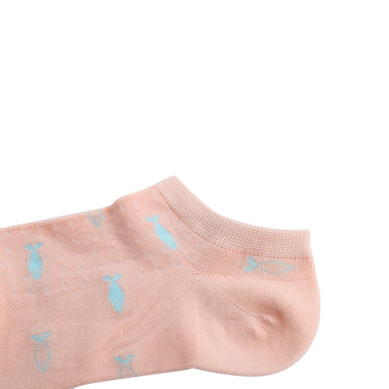 Casual et commodus super piscem sericum mollem florem manus sutura socks feminae navi