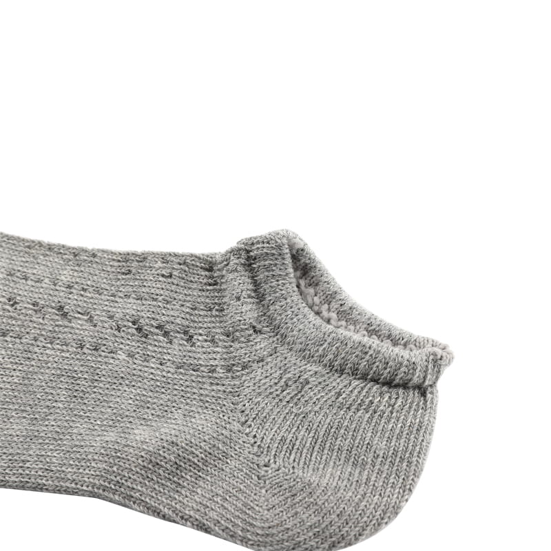 Casual et commodus super piscem sericum mollem florem manus sutura socks feminae navi