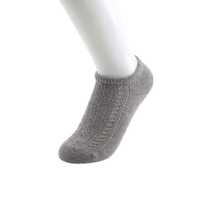 Casual et commodus super piscem sericum mollem florem manus sutura socks feminae navi