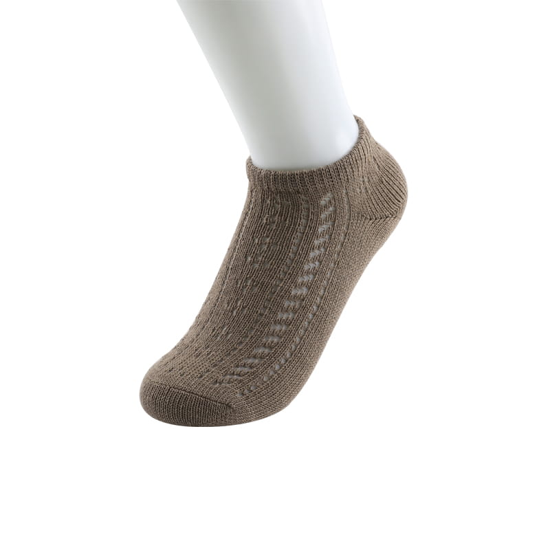 Casual et commodus super piscem sericum mollem florem manus sutura socks feminae navi