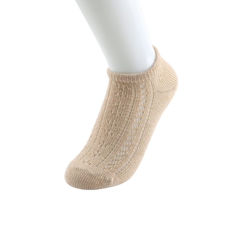 Casual et commodus super piscem sericum mollem florem manus sutura socks feminae navi