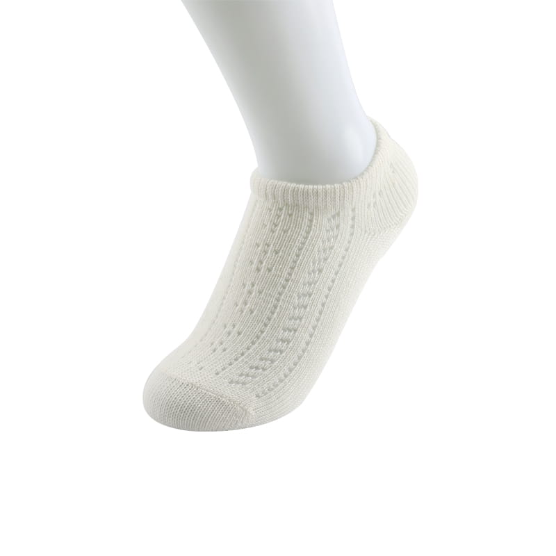 Casual et commodus super piscem sericum mollem florem manus sutura socks feminae navi