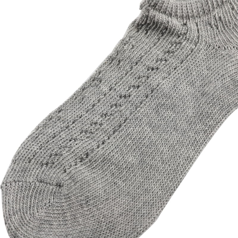 Casual et commodus super piscem sericum mollem florem manus sutura socks feminae navi